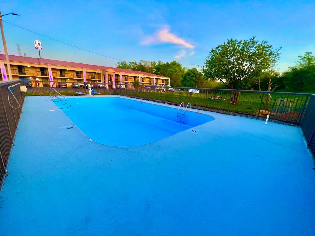 Days Inn By Wyndham Athens Buitenkant foto