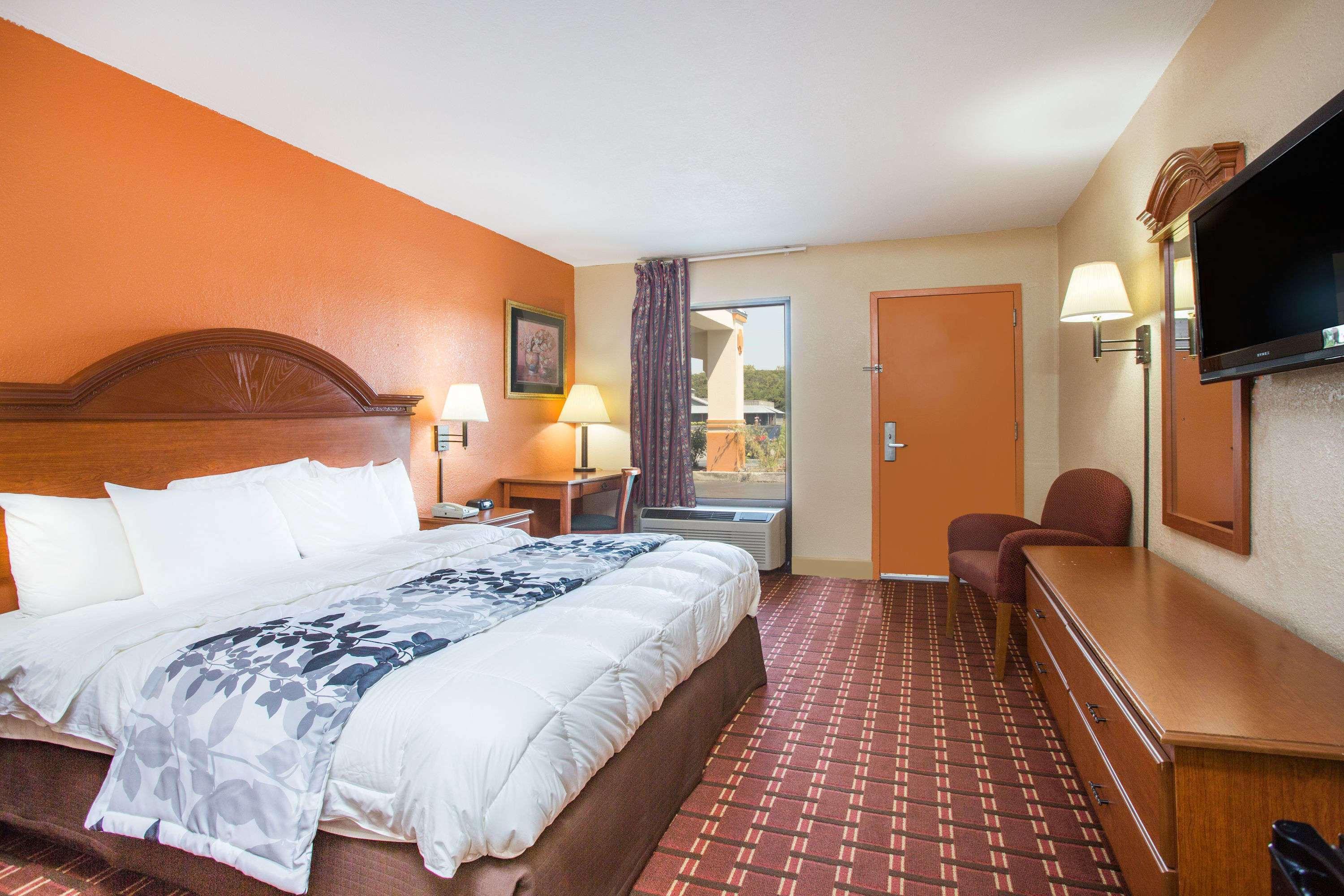 Days Inn By Wyndham Athens Buitenkant foto